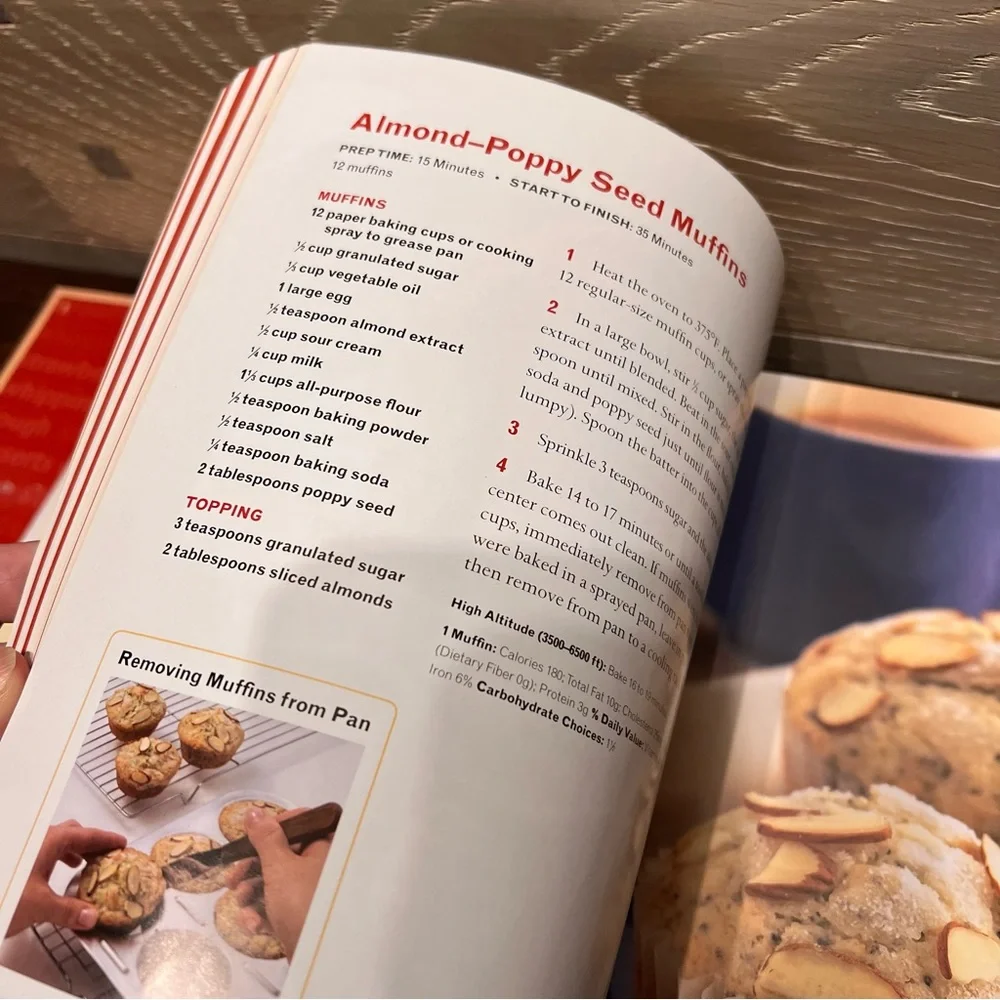 Betty Crocker Baking Basics Recipes and Tips to Bake with Confidence Hardcover‎